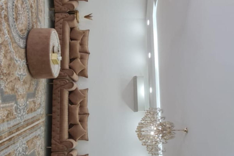 Omani Hospitality: Authentic Family Dinner Experience