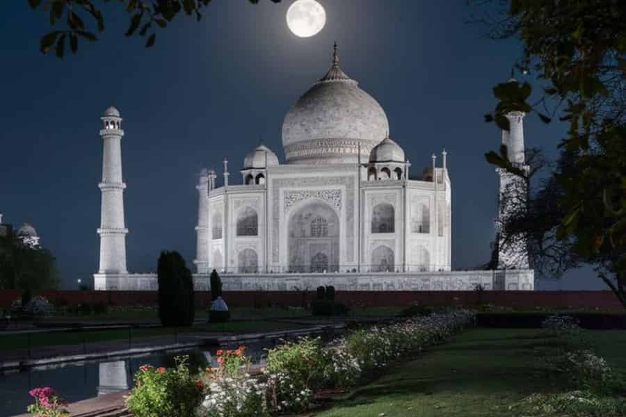 Agra: nächtliche Vollmond-Tour zum Taj Mahal mit Hotelabholung. Foto: GetYourGuide Agra: nächtliche Vollmond-Tour zum Taj Mahal mit Hotelabholung. Foto: GetYourGuide
