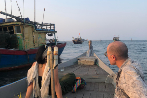 HoiAn: Sunset Fishing Boat Tour and BBQ Dinner with locals