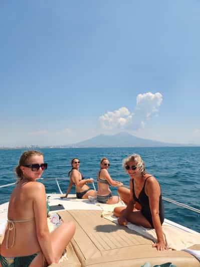 Naples 2-Hour City Boat Tour with Aperitif & Vesuvio Views