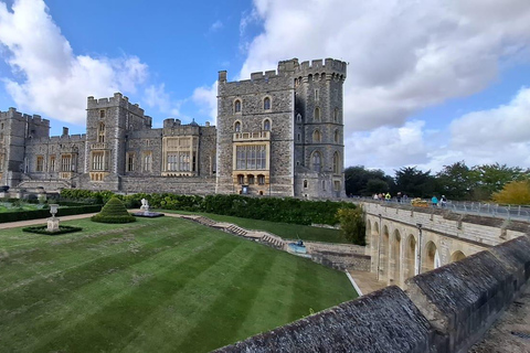 London: Royal Windsor & Runnymede Private Taxi Tour