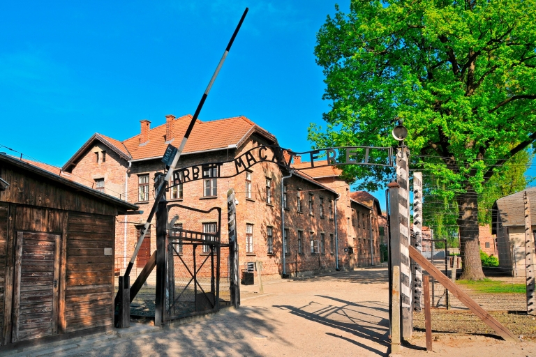 Z Krakowa: zwiedzanie Auschwitz-Birkenau z przewodnikiemWycieczka z przewodnikiem w języku hiszpańskim z miejsca zbiórki
