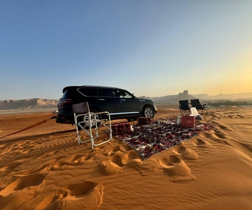 Riyadh: Edge of the World & Ibn Rashed Cave Sunset Tour