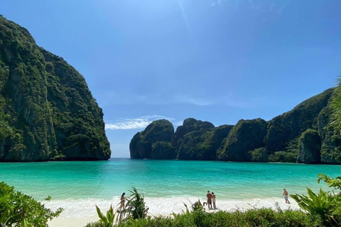 Phuket: Luxe catamaran cruise naar Maya Bay en Khai eilandOphaalservice vanaf je hotel in Phuket