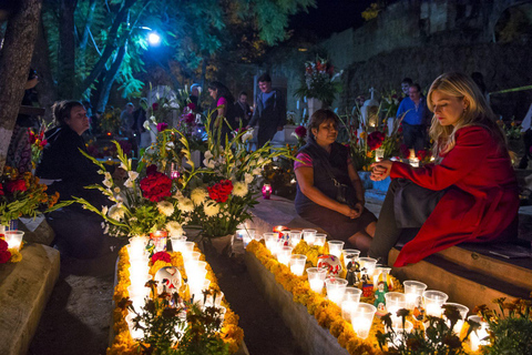 Private Cultural Oaxaca Day of the Dead Heritage Tour Celebrating Day of the Dead in Xoxocotlan- Join the group