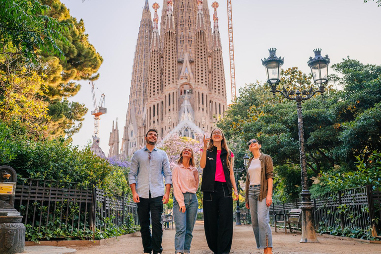 Sagrada Familia Guided Tour with Official Guide Regular Tour