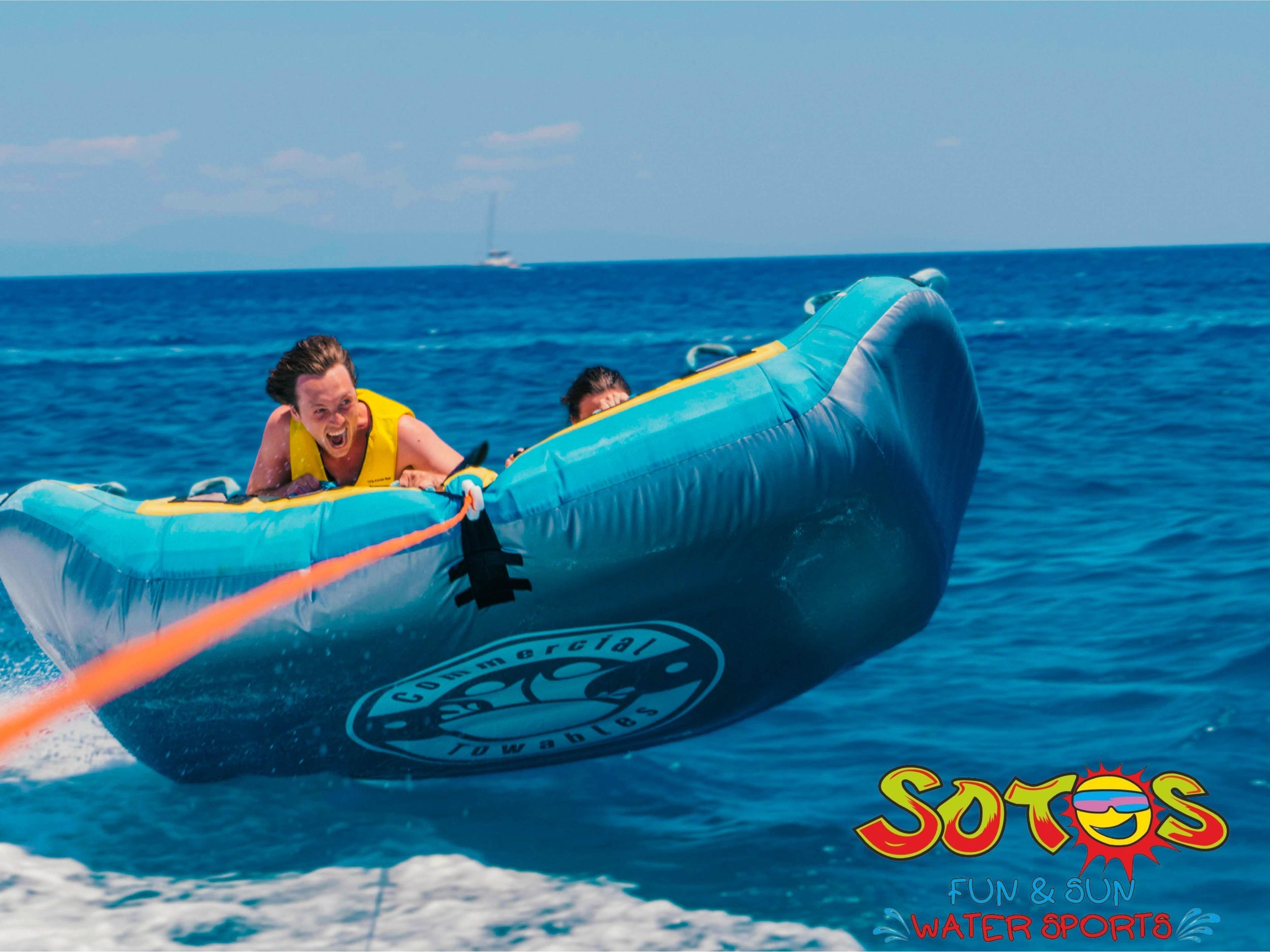 Erlebnis mit aufblasbaren Fahrzeugen bei Sotos Watersports, Faliraki