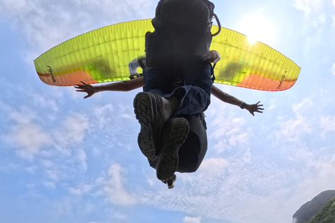 Niterói: Tandem Paragliding Flight with Luciano Miranda – No prior training required. Niterói: Tandem Paragliding Flight with Luciano Miranda – No Training Required