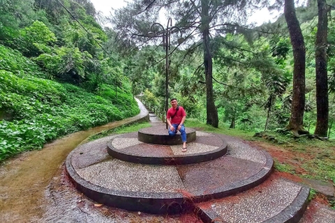 Von Jakarta aus: Wasserfall, Botanischer Garten, PuppentheaterBotanischer Garten