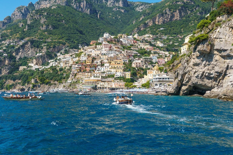 Amalfi: Private Boat Tour with Snacks and Drinks