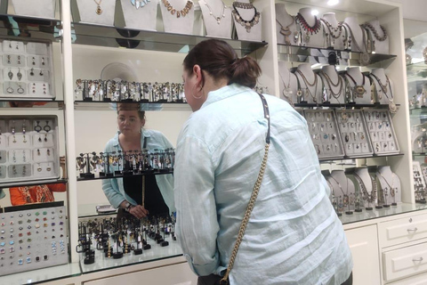 Old Delhi Jewelry & Embellishment Walk (Half-Day, Women-Led)