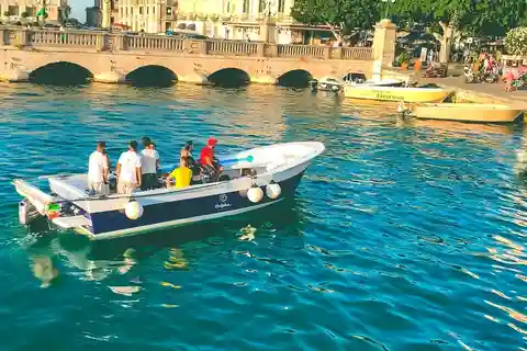 Syracuse: Boat tour with aperitif