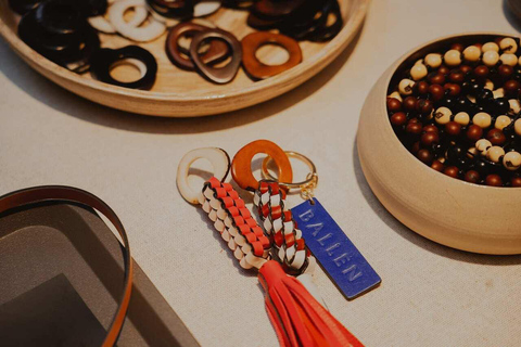 Creative workshop of Colombian leather and seeds in Bogotá Creative leather and Colombian seeds workshop in Bogotá