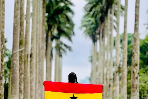 Accra : Aburi Gardens, Cocoa Farm, & Waterfalls Tour