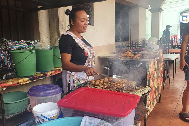 León: Local Market Food Tour with Tastings & Coffee Stop