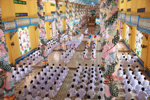 Visite privée de la montagne de la Vierge noire et du temple de Cao Dai