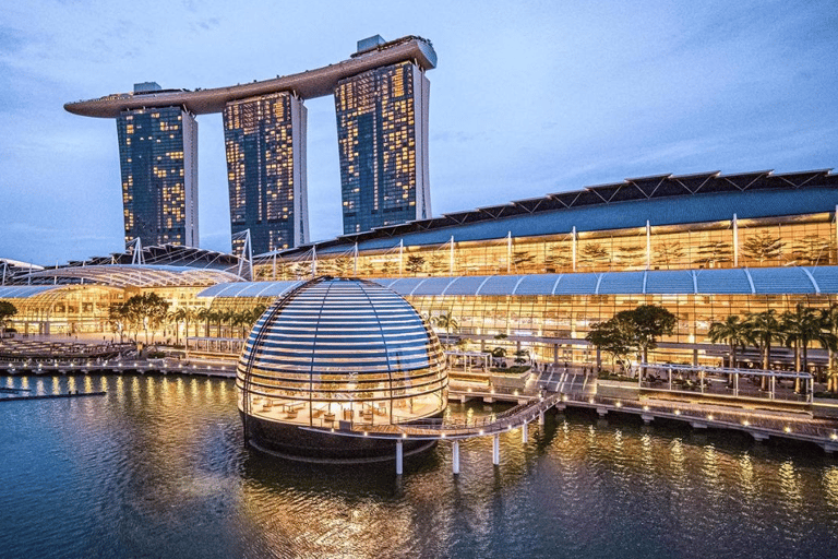 Tour noturno de assinatura: Passeio pela Marina com provas de comidaJunta-te ao grupo