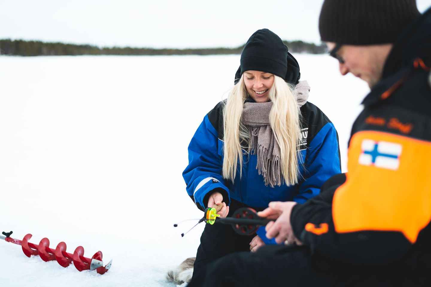 Safari en moto de nieve con experiencia de pesca en hielo