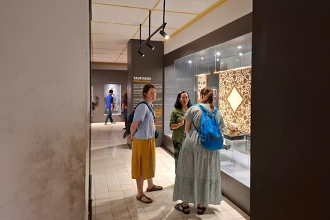 Yogyakarta: Sultan Palace and Water castle Guided Tour Water castle Guided Tour