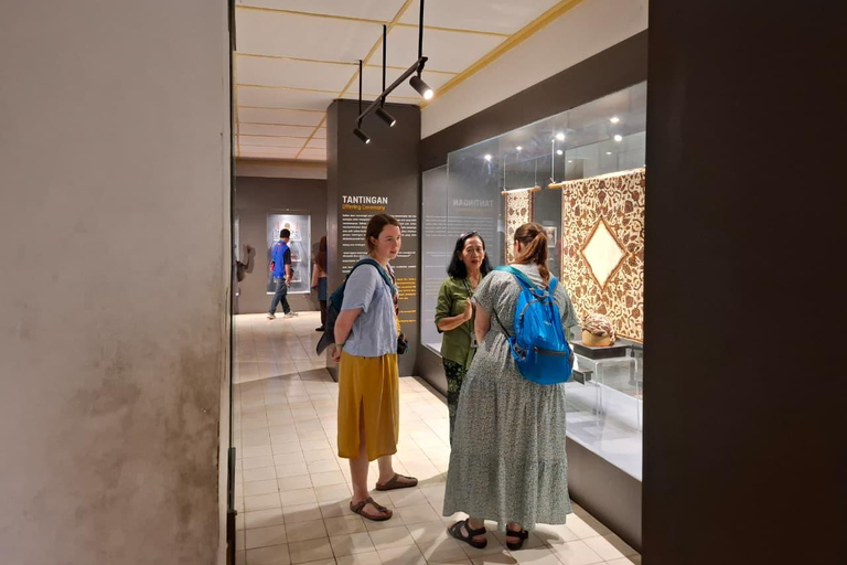 Yogyakarta: Sultan Palace and Water castle Guided Tour Water castle Guided Tour