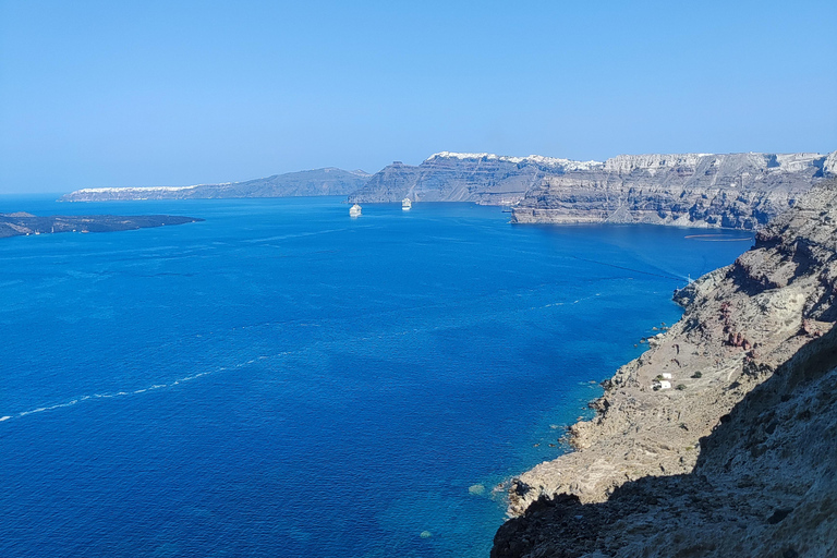 Santorini:Tour around the island with a local 3 hours Breathtaking Private Tour