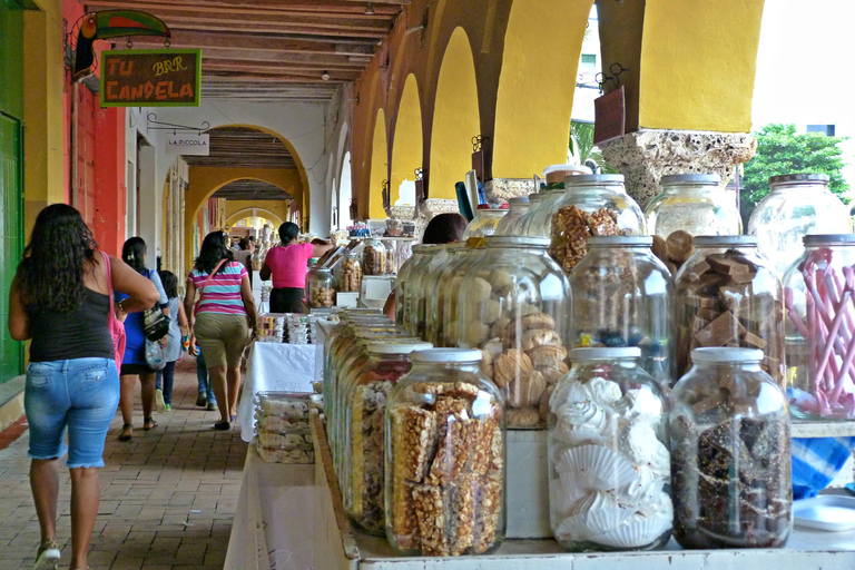 Cartagena: Street Food and City Tour with Licensed Guide