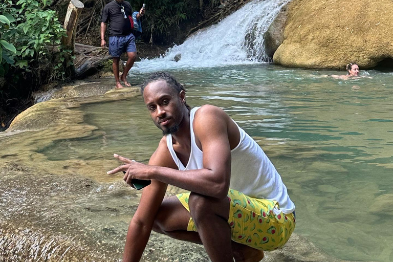 Safari dans la rivière Noire, chutes d&#039;Ys et visite du rhum Appleton EstateDepuis Negril