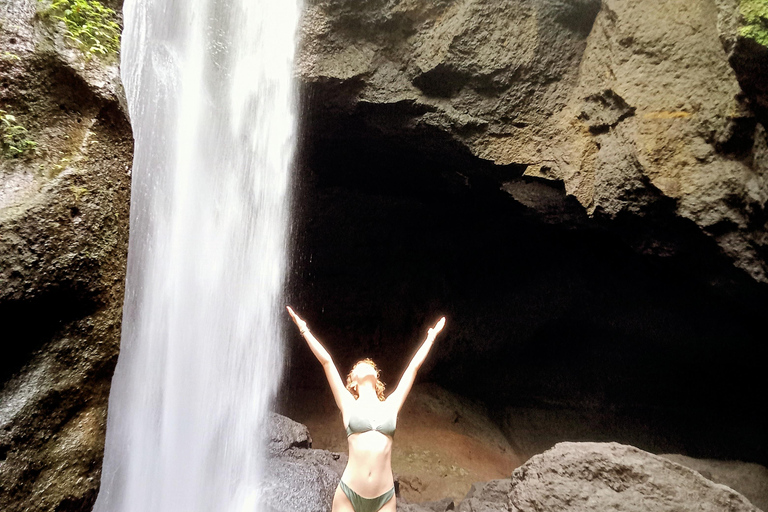 Entdecke die versteckten Juwelen der Wasserfälle in UbudPrivate Gruppe mit englischsprachigem Guide Tour