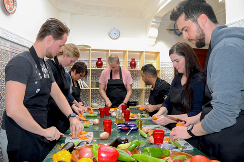 Cours de cuisine à Marrakech avec le chef Hassan, experts en tajinePetit groupe