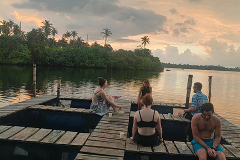 Hikkaduwa: Rathgama Lagoon Kayaking and Fish Therapy Tour