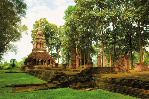 Chiang Rai: Guided Full-Day Highlights Tour with Thai Lunch Chiang Rai: Guided Full-Day Highlights Tour with Lunch