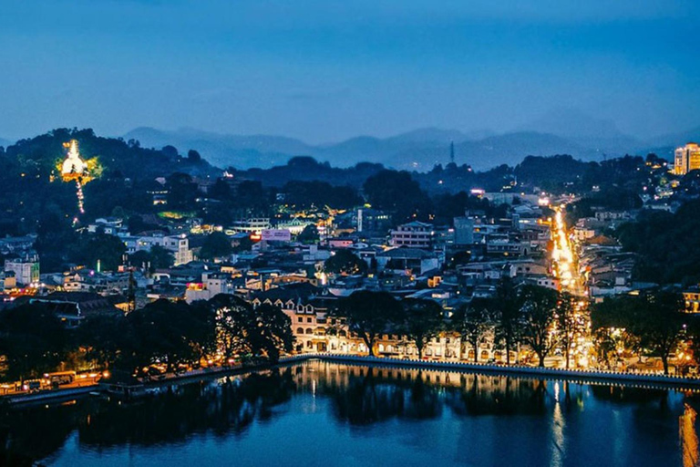 Kandy: Night Tour with Temple of the Sacred Tooth Relic