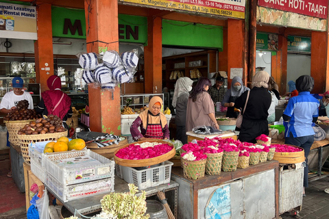 Yogyakarta: Morning Breakfast and Market Experience Morning Breakfast and Market Experience with Walking Tour
