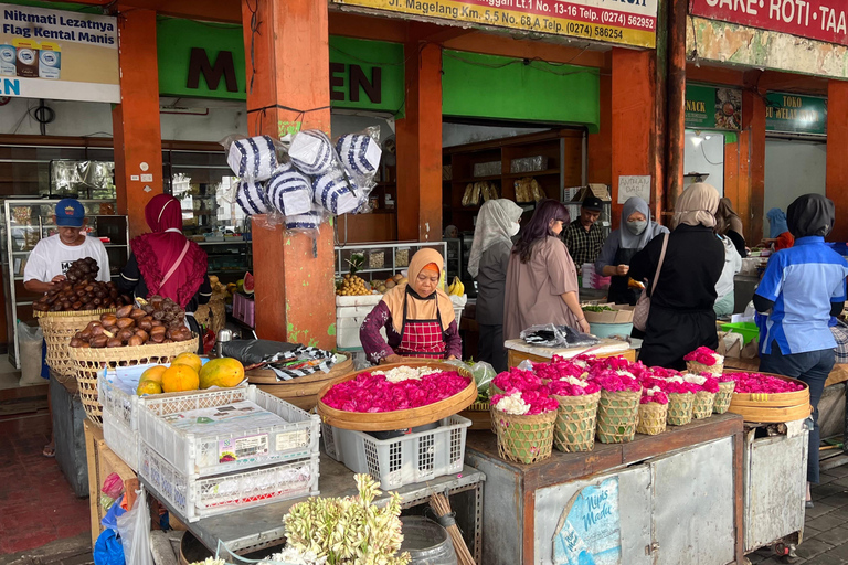 Yogyakarta: Morning Breakfast and Market Experience Morning Breakfast and Market Experience with Walking Tour