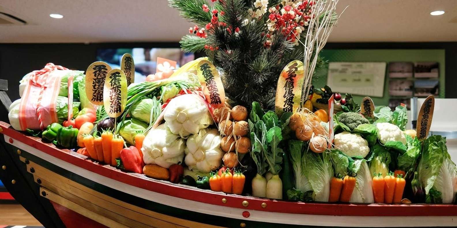 Toyosu fish market tour — tuna auction, wholesale hall and Tsukiji outer market — image 8