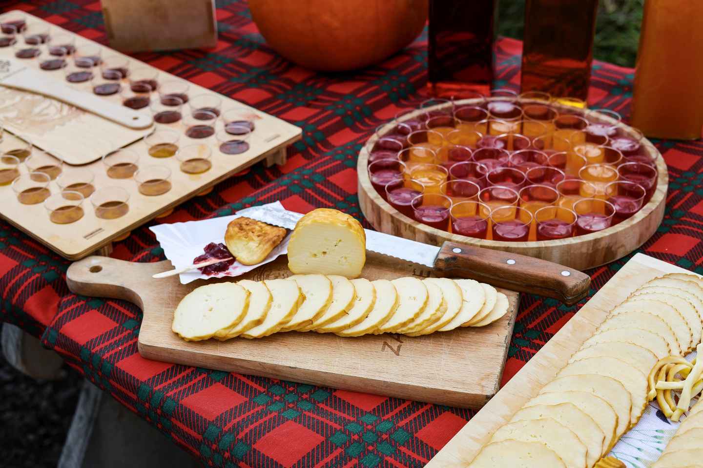 Krakow: Zakopane Cable Car, Vodka, Cheese & Hot Springs Tour