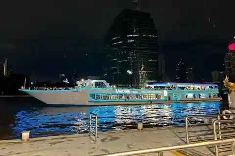 Bangkok: Eenhoorn Dinercruise op de Chao Phraya-rivier