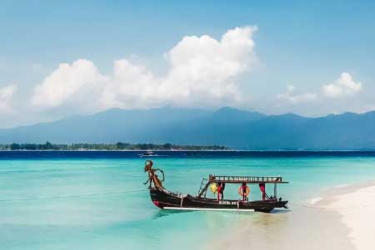 Barco entre la isla Gili y Lombok (entre islas)