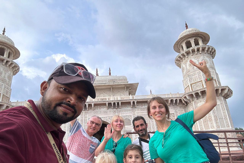 From Delhi: All-Inclusive Agra / Taj Mahal Tour Only Tour Guide