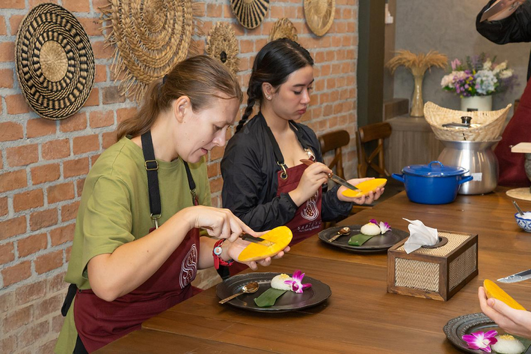 Bangkok: Cooking Class with Market Visit & Tuk Tuk Ride