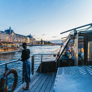 Paris: 3-Gänge-Dinner-Kreuzfahrt auf der Seine mit Live-Musik