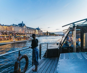 Paris: 3-Course-Dinner Cruise on the Seine with live music
