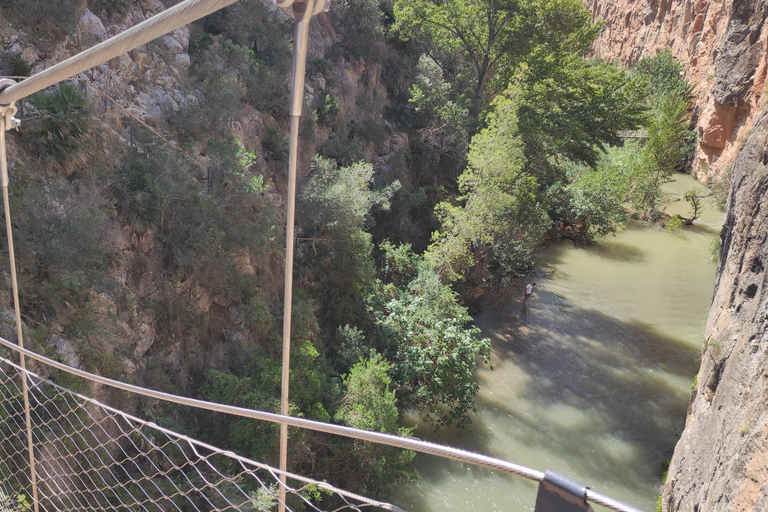 From Valencia: Excursion to Chulilla + hike and kayak tour on the lake From Valencia: Excursion to Chulilla + hike and kayaking tour on the lake