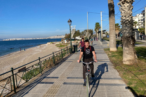 Fietsavontuur aan het strand: Athene Tour met zwemstop