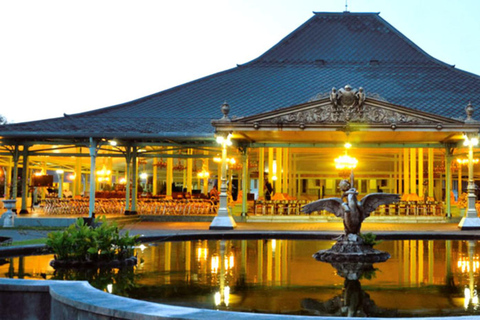 Yogyakarta: Surakarta Guided Day Trip by Light Rail Transit