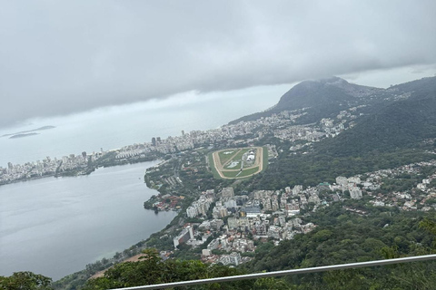 BEST LOCAL FRIEND FOREVER - Customized Tour with a Carioca