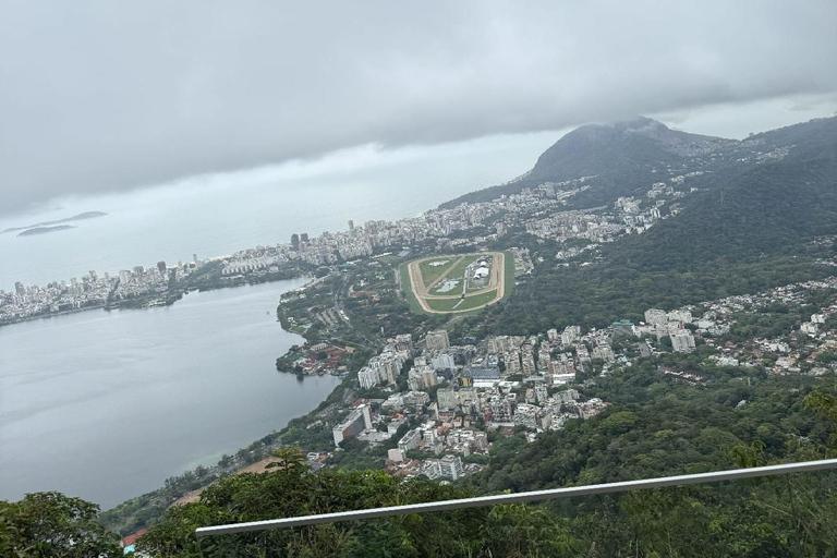BEST LOCAL FRIEND FOREVER - Customized Tour with a Carioca