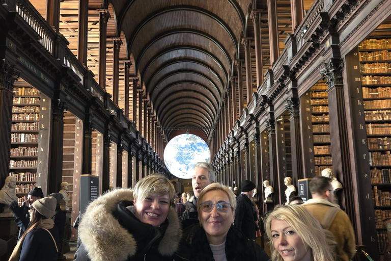 Complete tour of the Old Library of Dublin and the Book of Kells Full tour of Dublin's Old Library and the Book of Kells