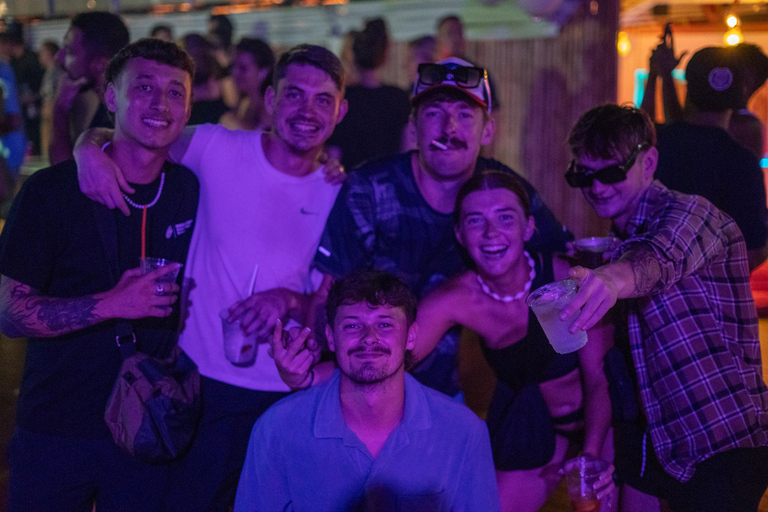 Ao Nang: Bar Crawl met gids, shotjes en een T-shirt