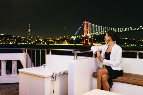 Istanbul: Bosphorus Dinner Cruise & Show with Private Table Dinner and Unlimited Alcoholic Drinks with Hotel Transfer